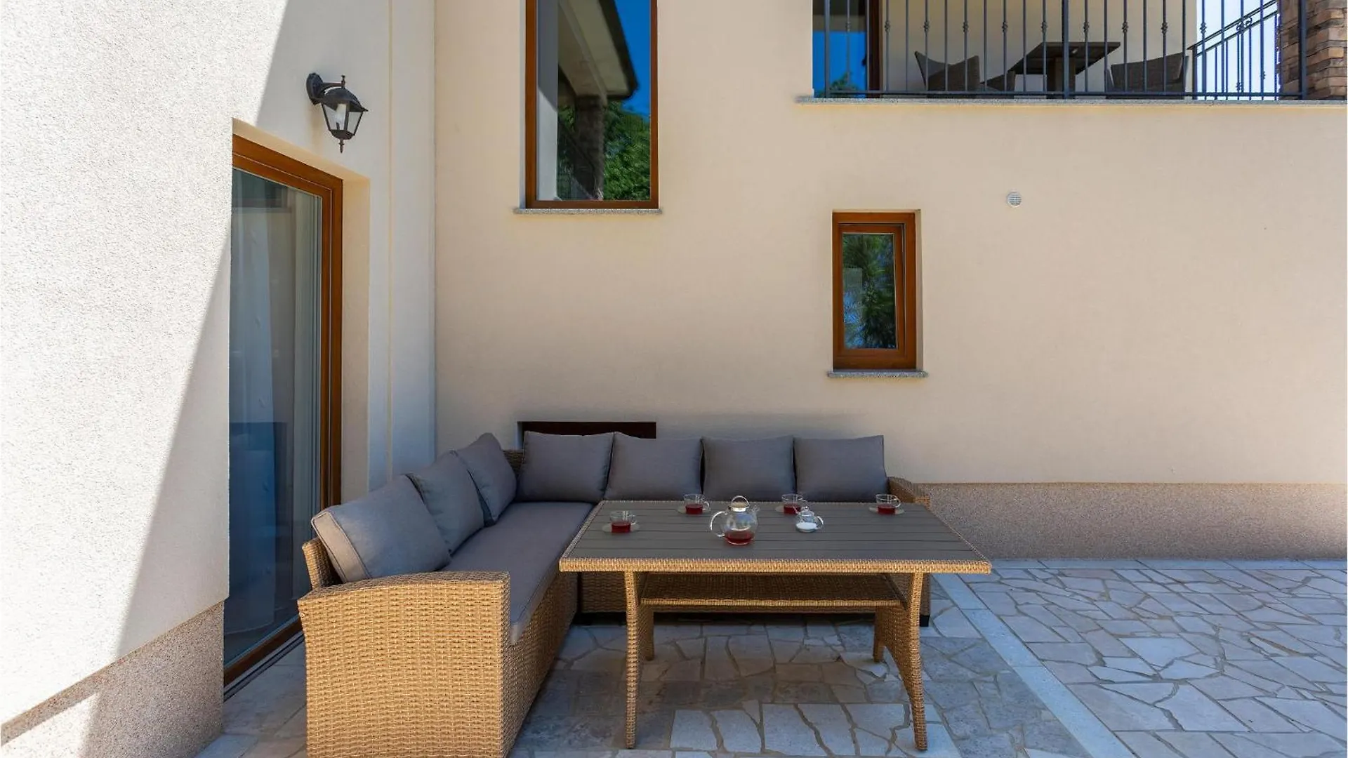 4 Bedroom Amazing Home In Kras