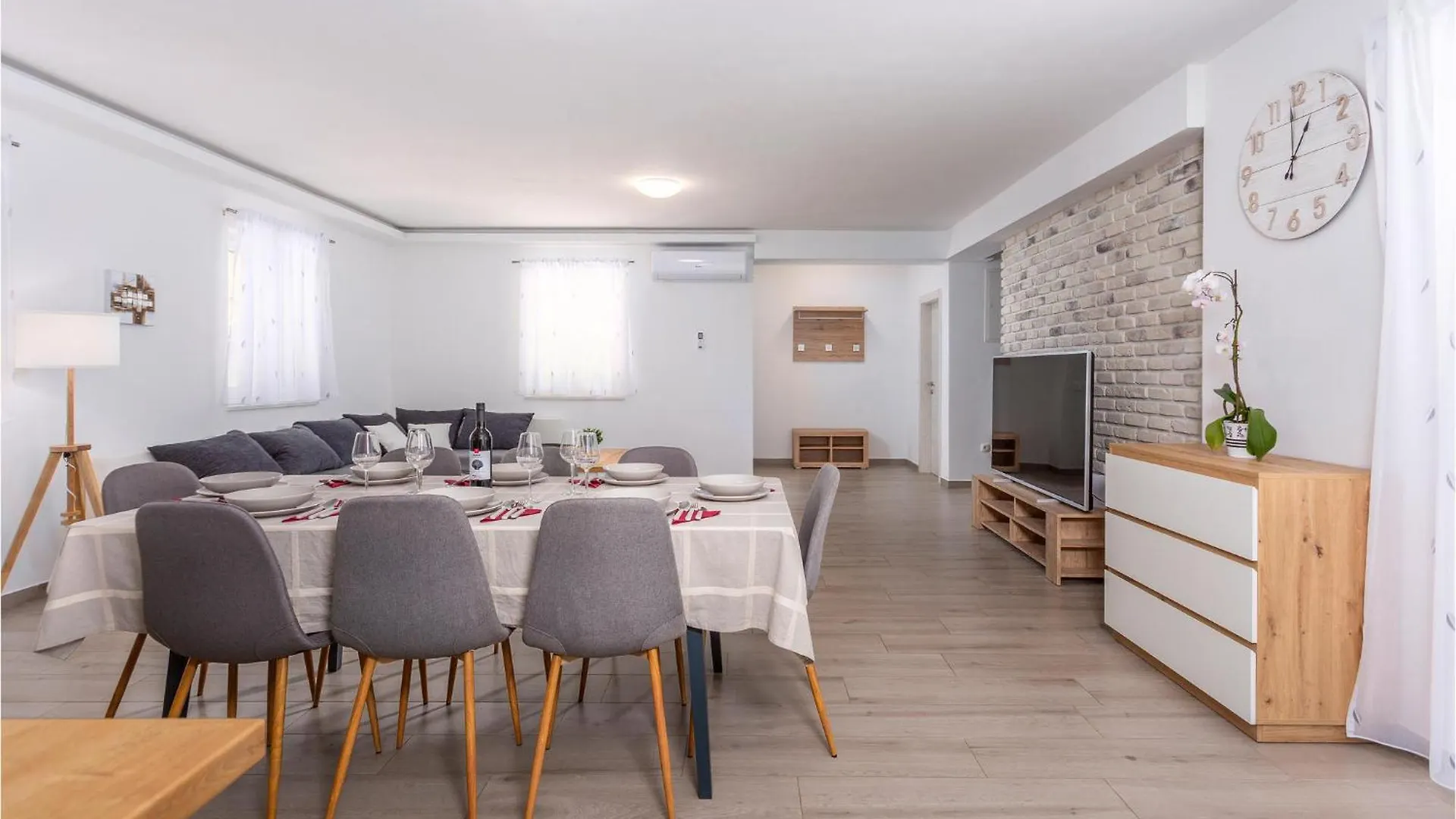 4 Bedroom Amazing Home In Kras