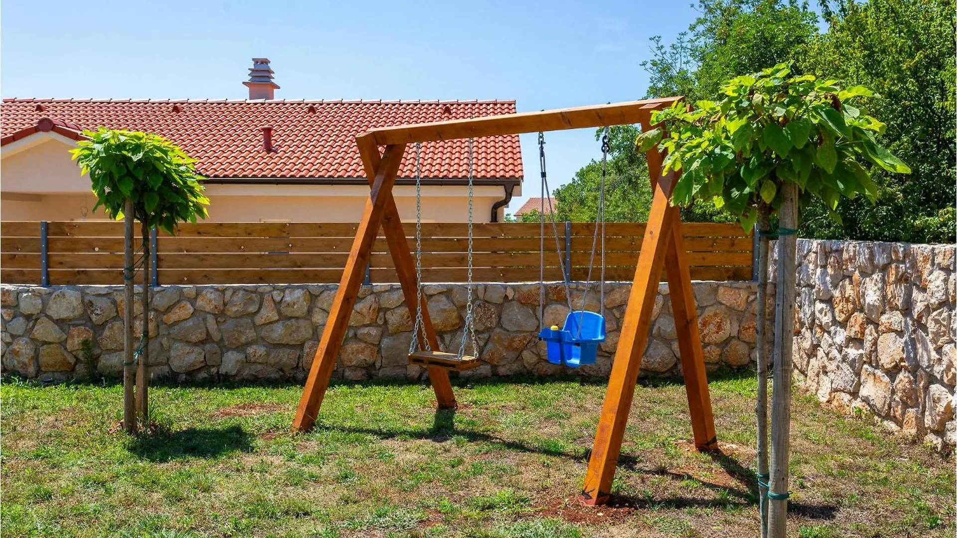 4 Bedroom Amazing Home In Kras