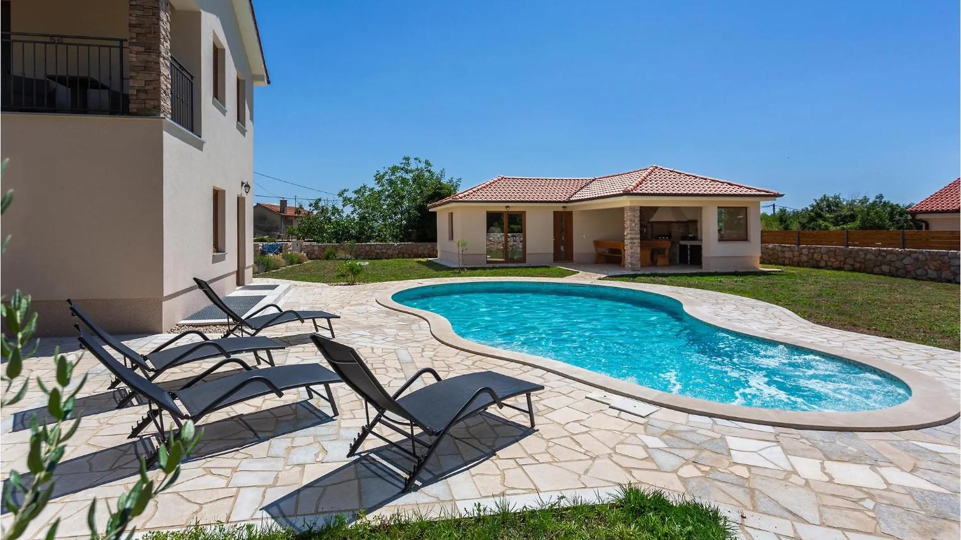 4 Bedroom Amazing Home In Kras